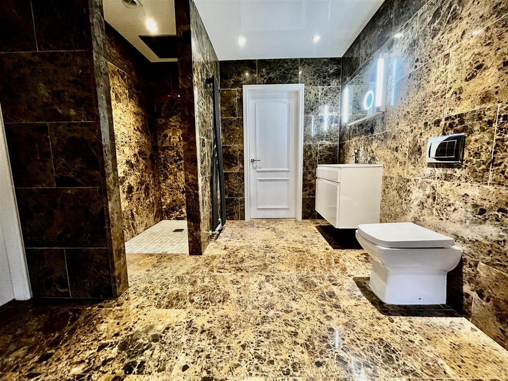 Jack and jill bathroom