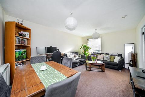 2 bedroom flat for sale, Latchingdon Court, Walthamstow