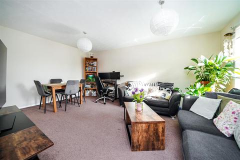 2 bedroom flat for sale, Latchingdon Court, Walthamstow