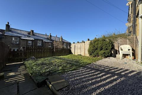 2 bedroom terraced house to rent, Longwood Gate, Huddersfield HD3