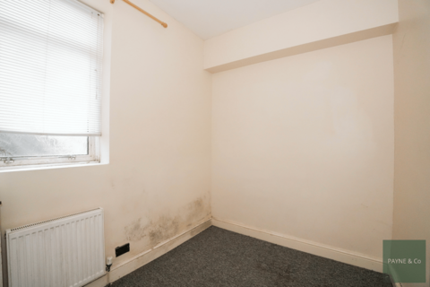 2 bedroom ground floor flat for sale, Northbrook Road, ILFORD, IG1