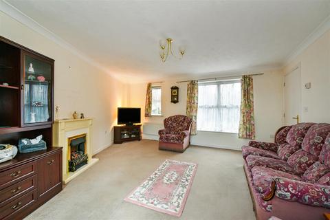 72 Berry Way, Andover, SP10 3XS