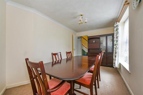 72 Berry Way, Andover, SP10 3XS