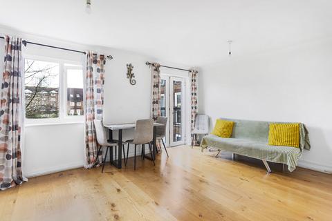67 Varsity Drive, Twickenham, TW1 1AH