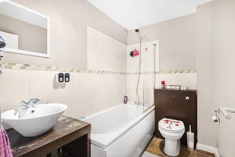 67 Varsity Drive, Twickenham, TW1 1AH