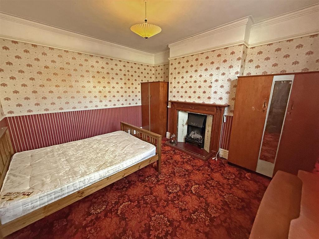 Grosvenor Bedroom One.jpg