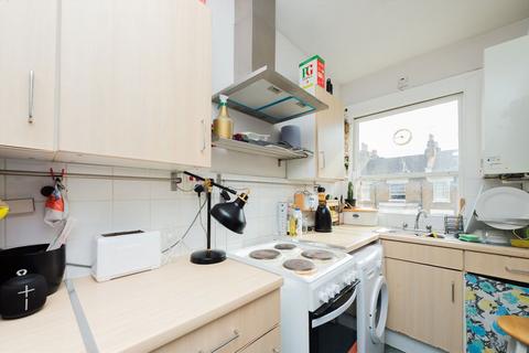 1 bedroom flat for sale, Batoum Gardens, London W6