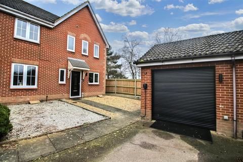 3 bedroom end of terrace house for sale, Stirling Close, Drayton NR8