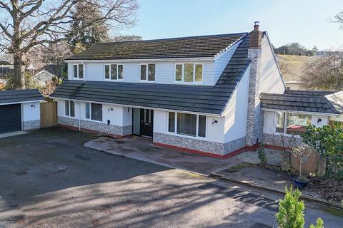 4 bedroom chalet for sale, Victoria Road, Ferndown, BH22