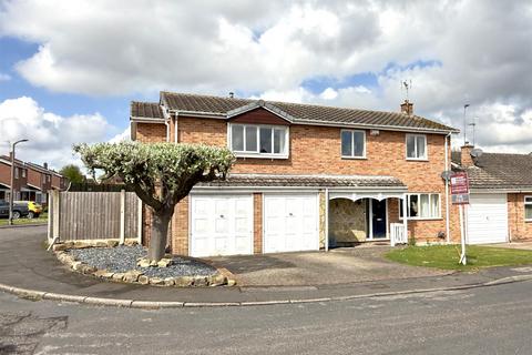 1 Larch Close, Bingham, Nottingham, NG13 8GW