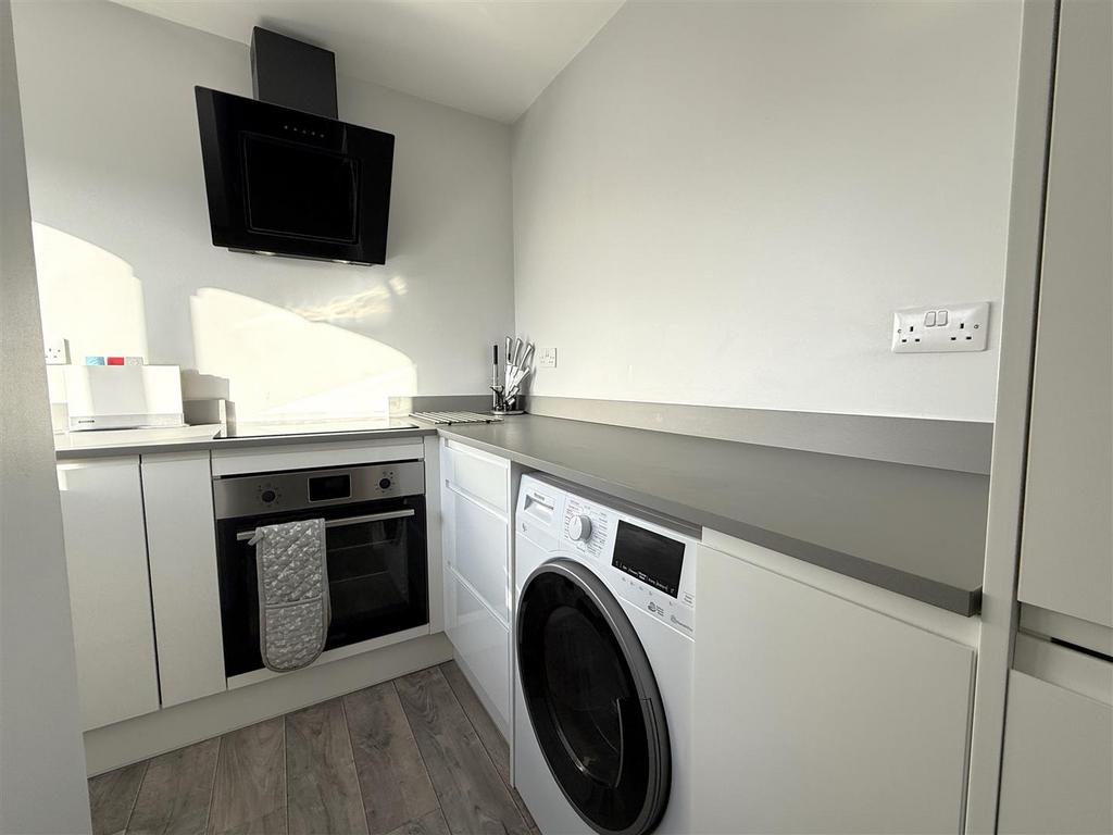L shaped kitchenette