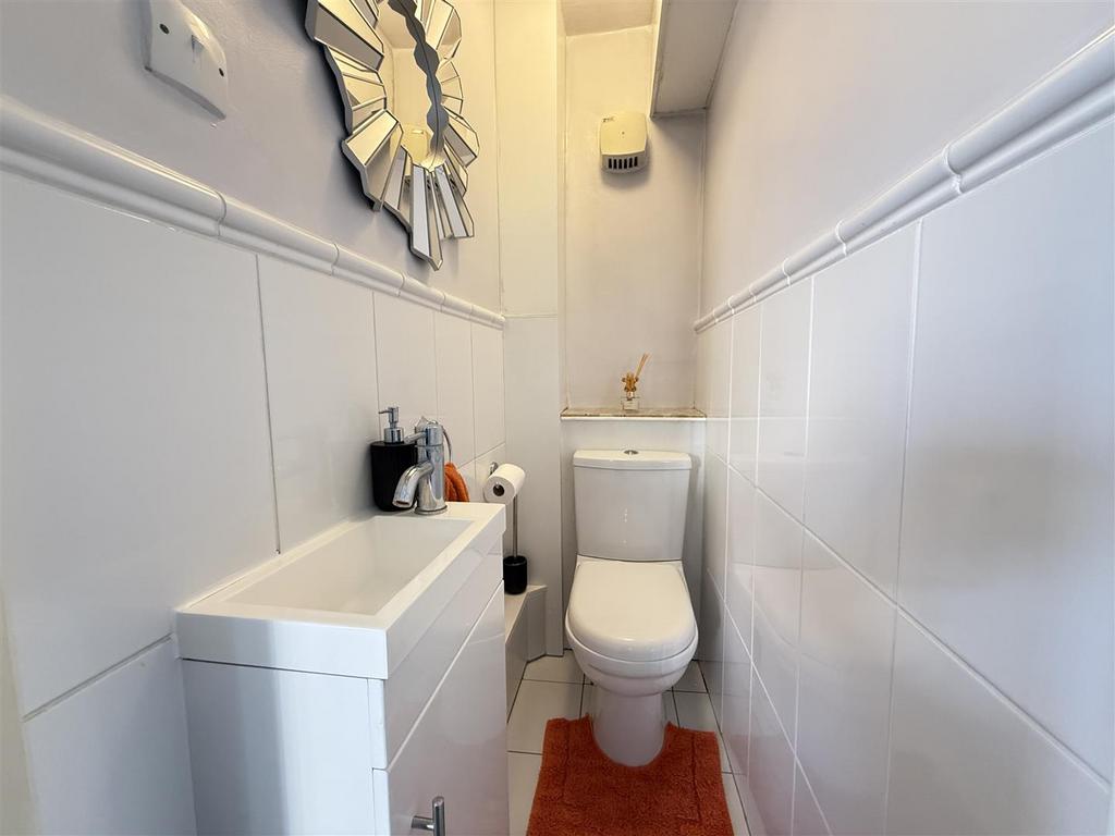 Ground floor cloak room