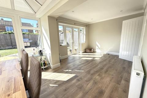 1 Larch Close, Bingham, Nottingham, NG13 8GW