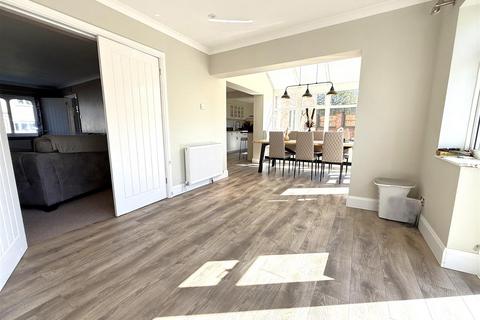 1 Larch Close, Bingham, Nottingham, NG13 8GW