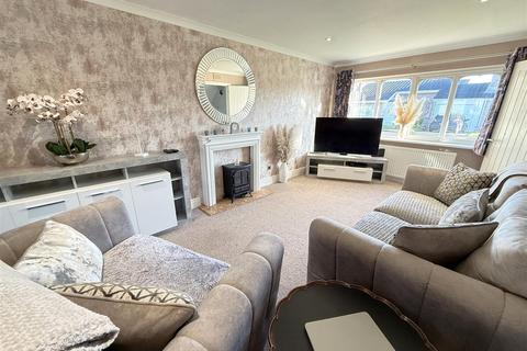 1 Larch Close, Bingham, Nottingham, NG13 8GW