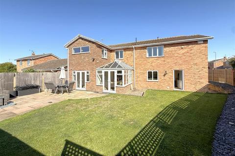 1 Larch Close, Bingham, Nottingham, NG13 8GW
