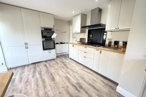 1 Larch Close, Bingham, Nottingham, NG13 8GW