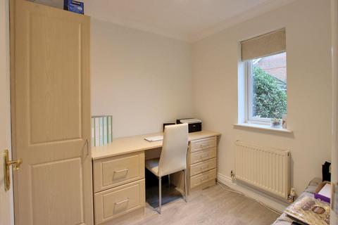 19 Round Grove, Croydon, CR0 7PP
