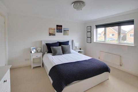 19 Round Grove, Croydon, CR0 7PP