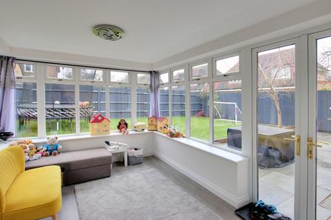 19 Round Grove, Croydon, CR0 7PP