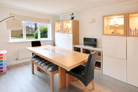 19 Round Grove, Croydon, CR0 7PP