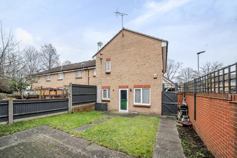 2 bedroom semi-detached house for sale, Grantham Road, London