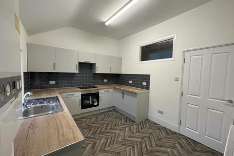 2 bedroom flat to rent, Queens Place, Hove