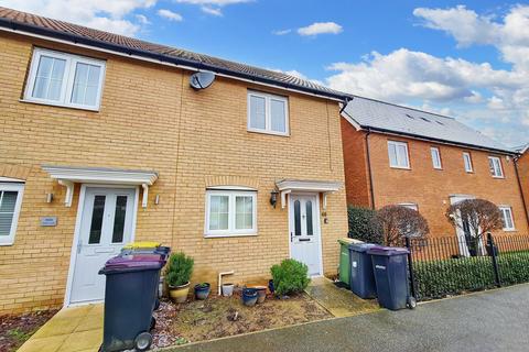 2 bedroom end of terrace house to rent, Priory Chase, Rayleigh, Essex