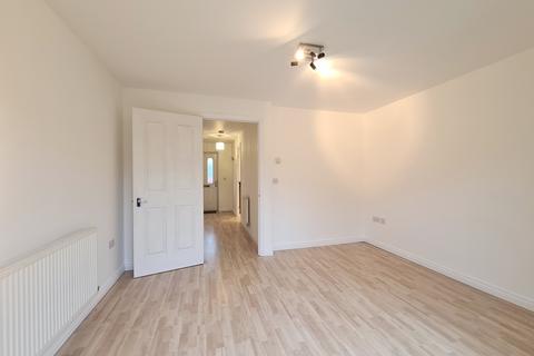 2 bedroom end of terrace house to rent, Priory Chase, Rayleigh, Essex