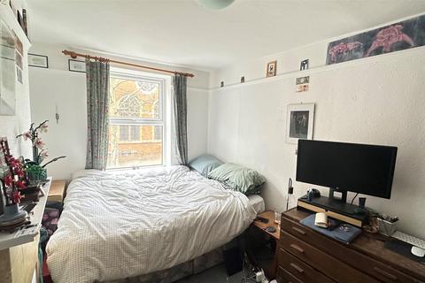 2 bedroom flat to rent, Fentiman Road, London SW8