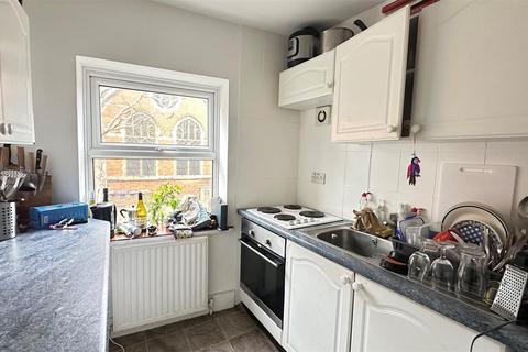 2 bedroom flat to rent, Fentiman Road, London SW8