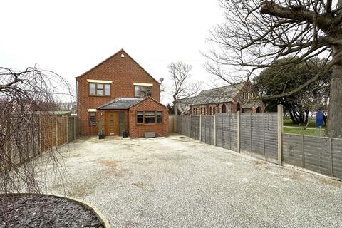 4 bedroom detached house for sale, The Street, Corton, NR32 5HW