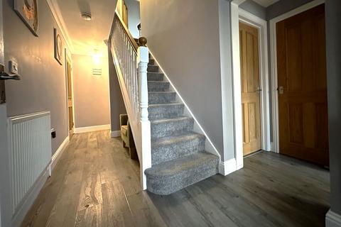 4 bedroom detached house for sale, The Street, Corton, NR32 5HW