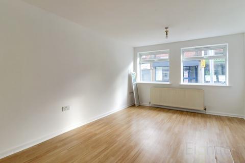 Studio to rent, High Street, Newhaven