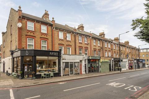 Studio to rent, Upper Richmond Road, East Putney, London, SW15