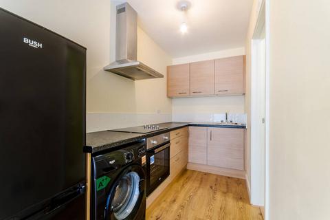 Studio to rent, Upper Richmond Road, East Putney, London, SW15