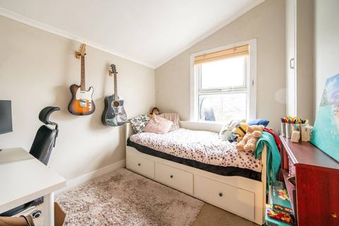 3 bedroom terraced house for sale, Harcourt Road, Stratford, London, E15