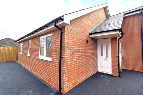 3 bedroom bungalow to rent, Bolton Road, Chorley PR7