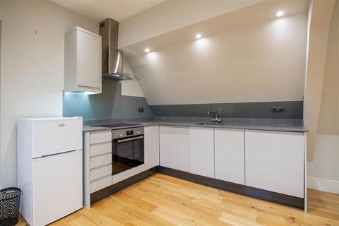 1 bedroom flat for sale, Syresham Gardens, Haywards Heath