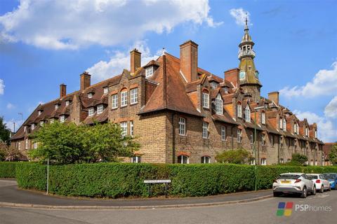 1 bedroom flat for sale, Syresham Gardens, Haywards Heath