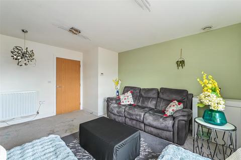 2 bedroom flat for sale, Brunel Way, Havant