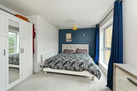 2 bedroom flat for sale, Brunel Way, Havant