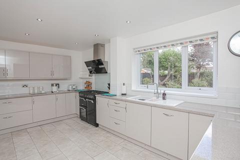 4 bedroom detached house for sale, Heathcote Avenue, Banbury