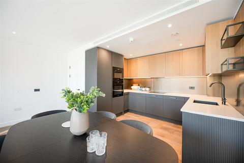 3 bedroom apartment to rent, Merino Gardens, London, E1W