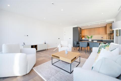 3 bedroom apartment to rent, Merino Gardens, London, E1W