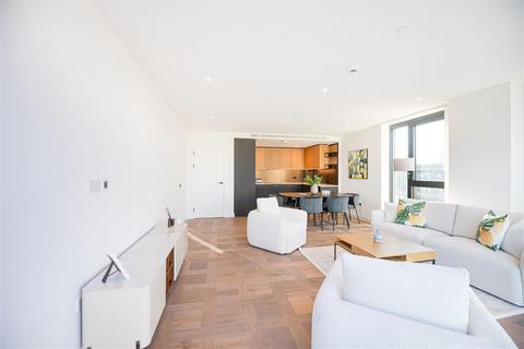 3 bedroom apartment to rent, Merino Gardens, London, E1W