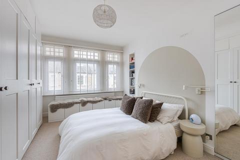 3 bedroom flat for sale, Longbeach Road, London SW11