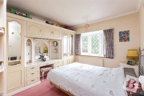 3 bedroom detached house for sale, London Road, Bowers Gifford, Basildon, Essex, SS13