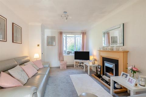 2 bedroom terraced house to rent, Farningham Close, Maidstone ME14