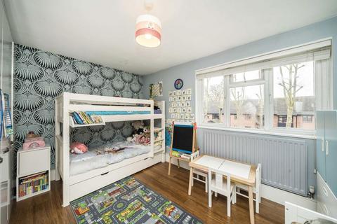 3 bedroom flat for sale, Queens Walk, London W5